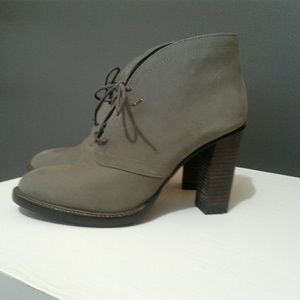 VINCE CAMUTO ANKLE BOOT